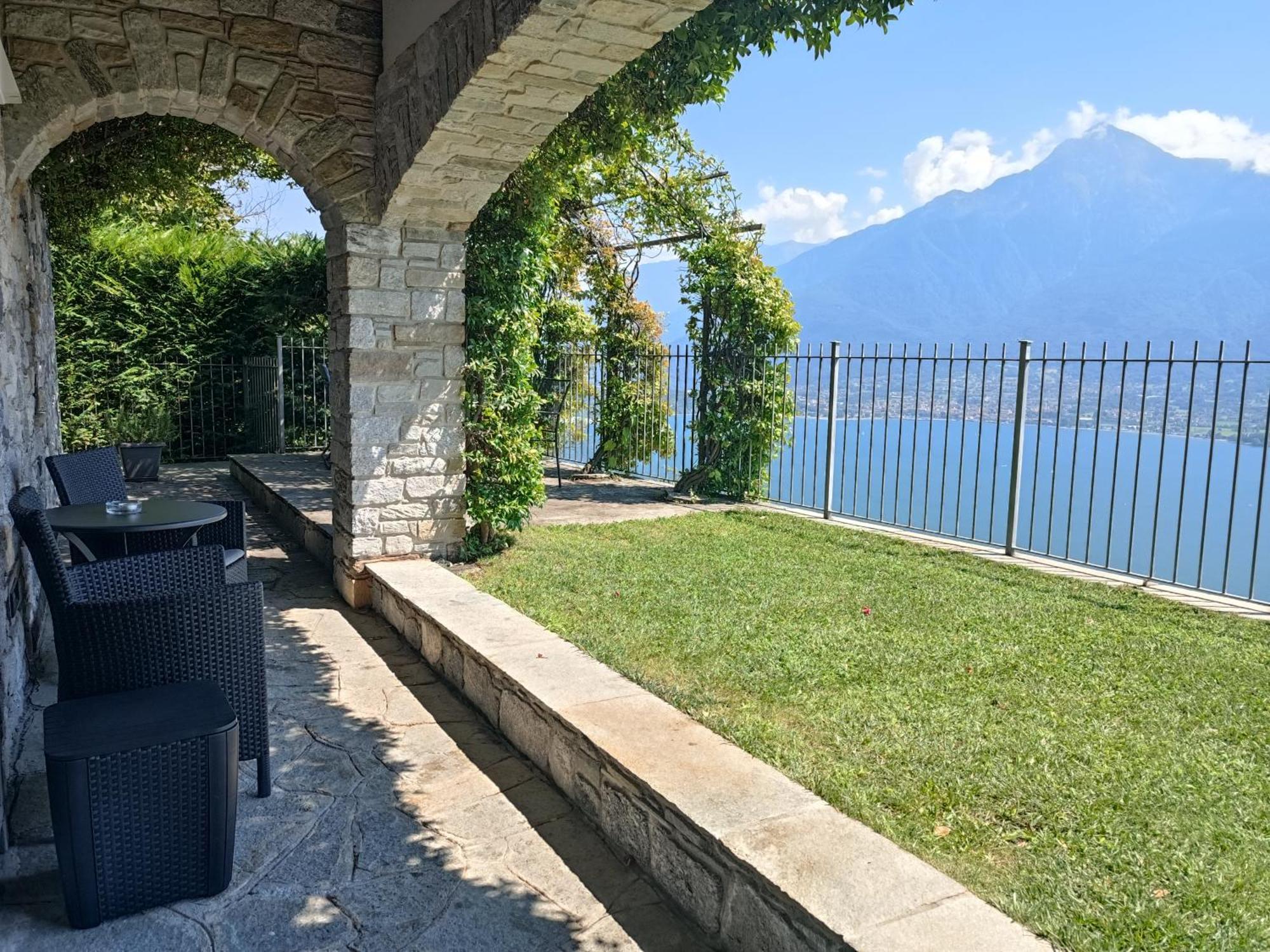 Villa Valuri Vista Magnifica Sul Lago Di Como Appartamento Piano Terra Vercana Luaran gambar